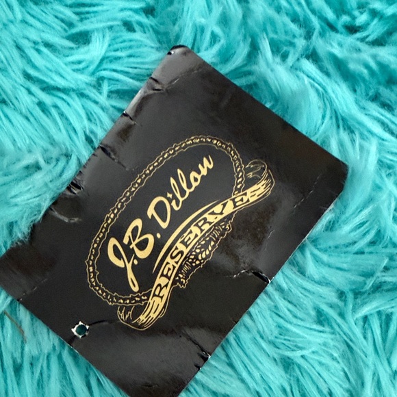 Elegant Gray Western Boots for Women - Picture 5 of 10